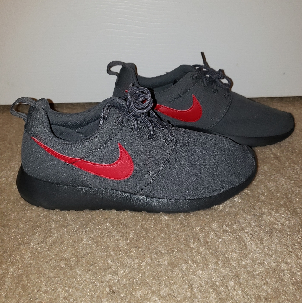 NIKE